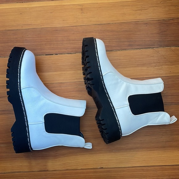 Sincerely Jules White Chelsea Boots - Picture 2 of 5